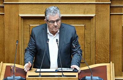 Σε ερώτηση αν η τοποθέτησή του αποτελεί προσωπική εκτίμηση, ο Δημήτρης Κουτσούμπας απάντησε χαρακτηριστικά: «Αυτή είναι η ενημέρωση που έχουμε».
