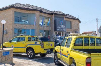 Η Πολιτική Άμυνα συνεχίζει να βρίσκεται στο Ακρωτήρι.