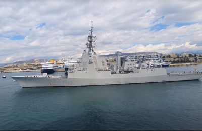 Σύμφωνα με την ανακοίνωση του ισπανικού υπουργείου Άμυνας, η φρεγάτα «Cristóbal Colón» θα αναλάβει αποστολές «προστασίας και αντιαεροπορικής άμυνας».