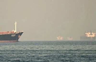 Περσικός Κόλπος: 20.000 ναυτικοί και 15.000 επιβάτες έχουν εγκλωβιστεί