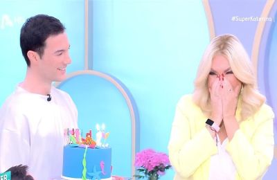 Ο Νίκος Κοσώνας έκανε εισβολή στη Super Κατερίνα και έκανε έκπληξη στη μητέρα του Δάφνη Μπόκοτα