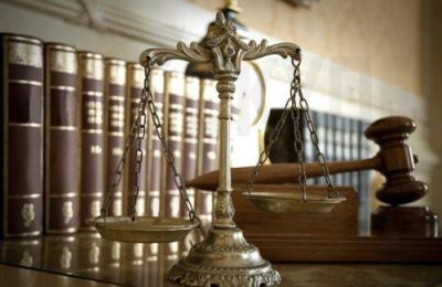 Από το μαρτυρικό υλικό προκύπτουν οι νομοθεσίες που καθορίζουν τα καθήκοντα των λειτουργών των ΥΚΕ.