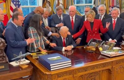 Στις ΗΠΑ προσεύχονται για να βρίσκουν στόχο οι βόμβες.