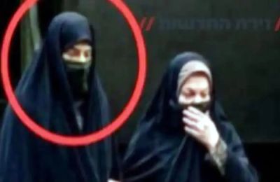 Αξιωματικοί της Μπασίτζ και των Φρουρών της Επανάστασης μεταμφιέζονται σε γυναίκες.