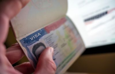 Από σήμερα, οι κάτοχοι αυτών των διαβατηρίων θα πρέπει να διαθέτουν βίζα για να εισέρχονται στον χώρο Σένγκεν για επίσημους σκοπούς.