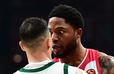 Μεγάλη ένταση μεταξύ Σλούκα και Τζόουνς