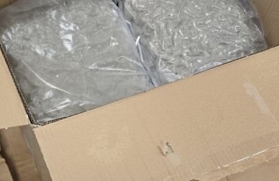 ΥΚΑΝ: Άνοιξαν ταχυδρομικό πακέτο και βρήκαν ναρκωτικά (ΦΩΤΟ)