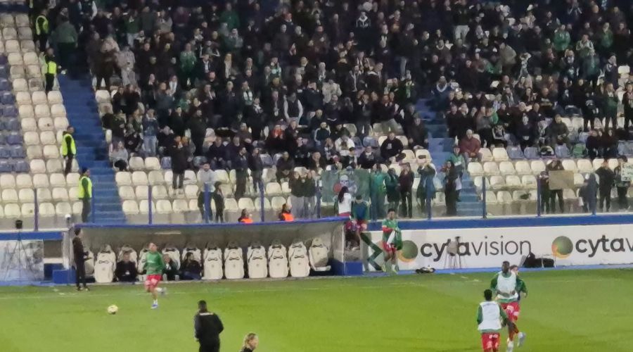 Λουλούδια για τη μέρα της γυναίκα από τους παίκτες της Ομόνοιας (vid)