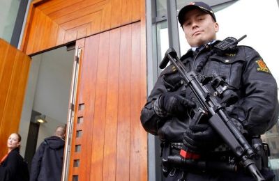 Η περιοχή αποκλείστηκε από αστυνομικές δυνάμεις, ενώ σε εξέλιξη είναι οι έρευνες των αρχών.