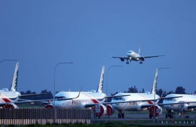 Υπενθυμίζεται ότι οι επιβάτες οι οποίοι έχουν προγραμματισμένο ταξίδι καλούνται να επικοινωνούν απευθείας με την αεροπορική τους εταιρεία