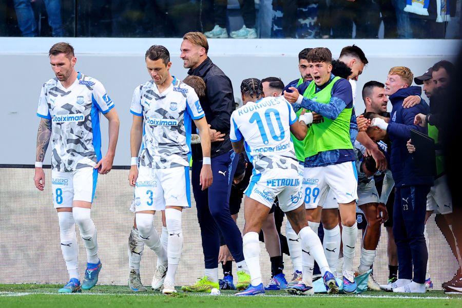 Με... τούμπα βάφτηκε «γαλάζιο» το Λεμεσιανό! (vid)