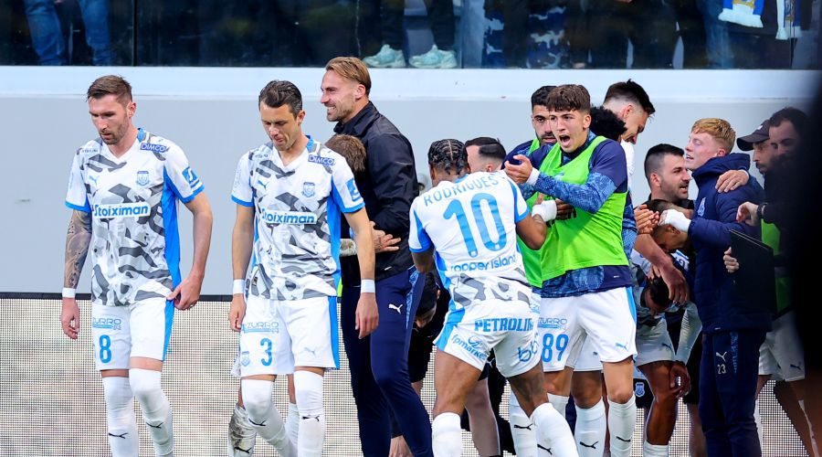 Με... τούμπα βάφτηκε «γαλάζιο» το Λεμεσιανό! (vid)