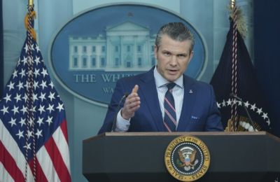 Ο Τραμπ θα καθορίσει «τους όρους παράδοσης» του Ιράν