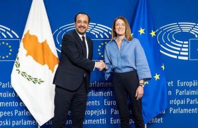 «Η ευρωπαϊκή αλληλεγγύη είναι πραγματική, απτή και στο πλευρό σας», δήλωσε η Ρομπέρτα Μέτσολα