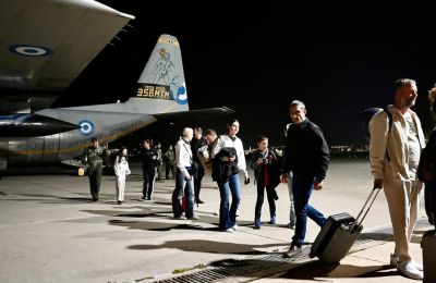 Το Υπουργείο Εξωτερικών και οι Διπλωματικές Αποστολές θα συνεχίσουν την παροχή βοήθειας προς πολίτες που παραμένουν στην περιοχή και πέραν αυτής.