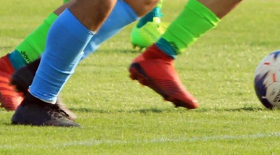 Προπονητής και αντίπαλο μέλος ομάδας πιάστηκαν στα χέρια!