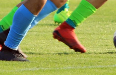 Προπονητής και αντίπαλο μέλος ομάδας πιάστηκαν στα χέρια!