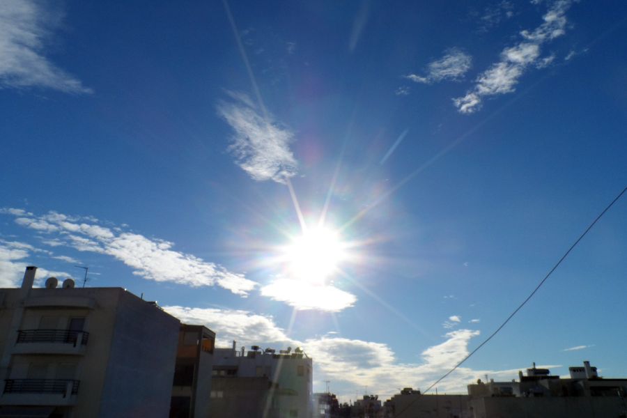 &Alpha;ί&theta;&rho;&iota;&omicron;&sigmaf; &omicron; &kappa;&alpha;&iota;&rho;ό&sigmaf; &mu;&epsilon; &nu;&epsilon;&phi;ώ&sigma;&epsilon;&iota;&sigmaf; &mu;&epsilon;&tau;ά &tau;&omicron; &mu;&epsilon;&sigma;&eta;&mu;έ&rho;&iota; &gamma;&iota;&alpha; &sigma;ή&mu;&epsilon;&rho;&alpha;