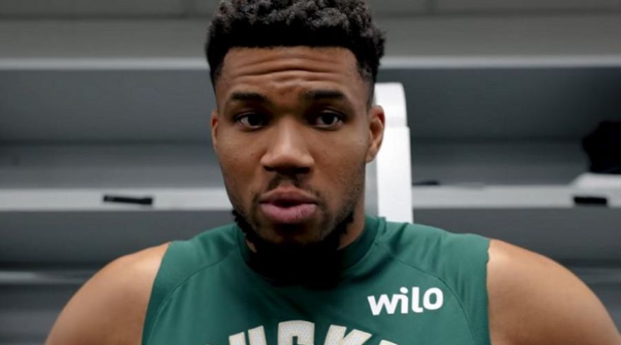 Αντετοκούνμπο: «Είναι δύσκολο να έχουμε μια τέτοια σεζόν» (vid)