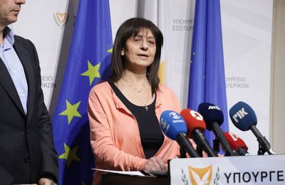 Η Μαρία Παπά είναι εγκεκριμένη λογίστρια.