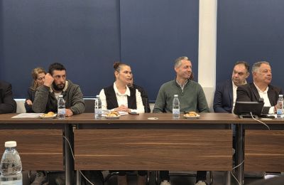 Ο Ευρωπαίος Επίτροπος είναι σε συνάντηση με τον Πρόεδρο της Δημοκρατίας αυτή την ώρα.