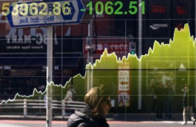 Στο θέμα του φυσικού αερίου, το Reuters μετέδωσε χθες ότι οι ευρωπαϊκές τιμές έχουν αυξηθεί κατά περίπου 60% μετά το ξέσπασμα του πολέμου.