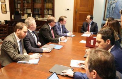 Απηύθυνε έκκληση προς όλους όσους δεν έχουν σχέση με τον τομέα να μείνουν μακριά από τις περιοχές όπου έχουν εντοπιστεί κρούσματα της νόσου.