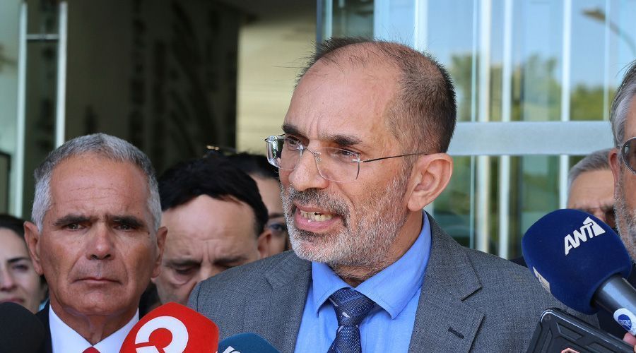 Θέσεις, χωρίς να τις τεκμηριώσει, που παραπέμπουν σε αλλαγή νομοθεσίας, κατάργηση του ανταγωνισμού και υπόσχονται φθηνότερο ρεύμα μέσω ΑΗΚ, διατύπωσε ο Οδυσσέας Μιχαηλίδης