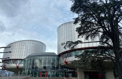 Αναφορά έγινε, μεταξύ άλλων, σε θέματα ελευθερίας της έκφρασης και παραπληροφόρησης.