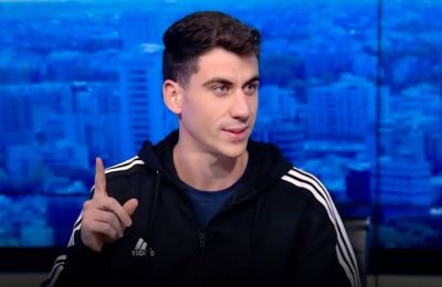  «Το καλό το πράγμα αρκεί να έρθει», για να προσθέσει αμέσως, «αστειεύομαι, απολογούμαι». 