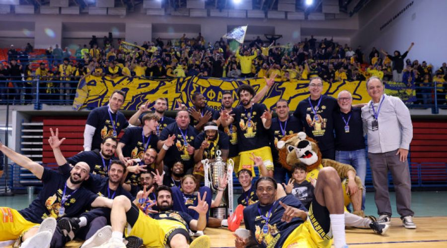 Τα πανηγύρια της «βασίλισσας» ΑΕΛ (pics)