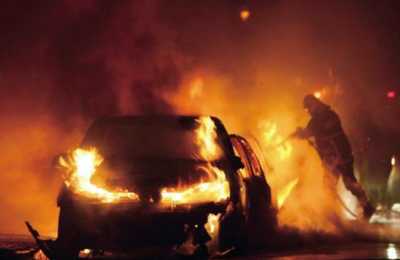 Στις φλόγες όχημα 37χρονου λόγω εκρηκτικού μηχανισμού