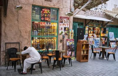 Η σχεδόν άδεια αγορά Al Seef, δίπλα στη ιστορική συνοικία Al Fahidi στο Dubai