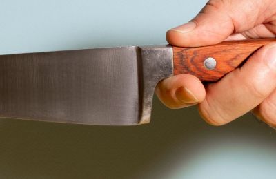 Άντρας δολοφόνησε γυναίκα μπροστά στην κόρη της.