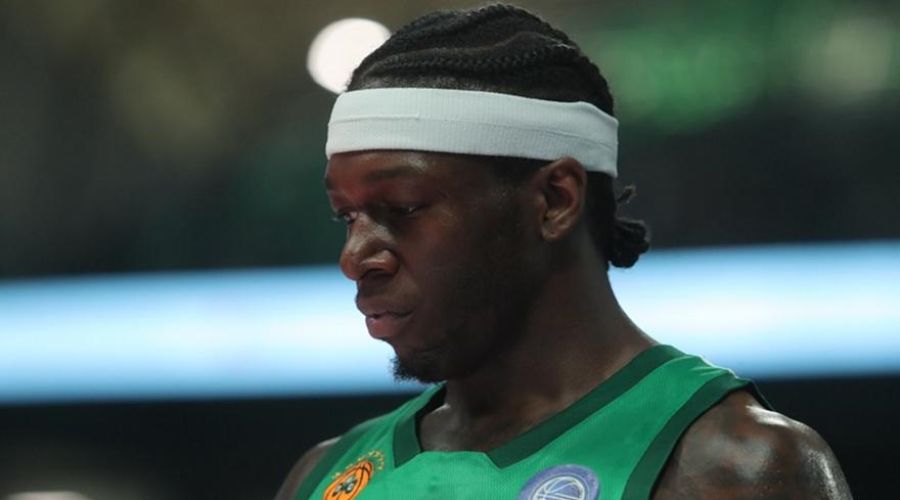 Έχασε τη γιαγιά του και φεύγει για ΗΠΑ ο Ναν