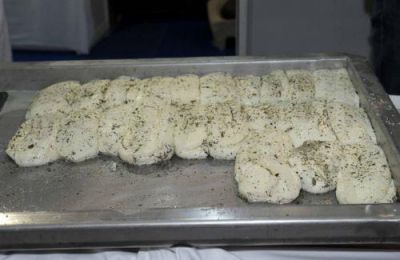 Το χαλλούμι παραμένει εξαιρετέο από την καραντίνα των εξαγωγών, καθώς η Κύπρος έχει εξασφαλίσει συμφωνίες με τρεις χώρες που το αποδέχονται ως ασφαλές προϊόν. 