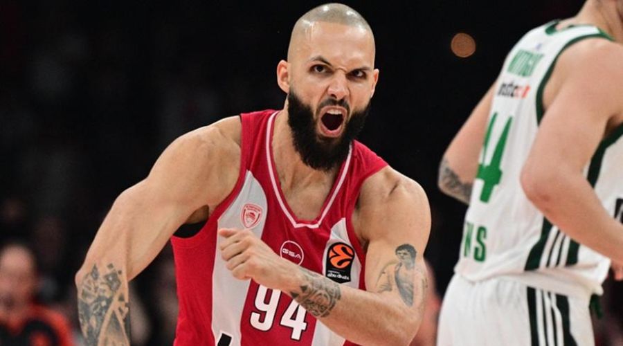 «Τελευταία διαδρομή με τον Ολυμπιακό»: Ο Φουρνιέ σκέφτεται απόσυρση 