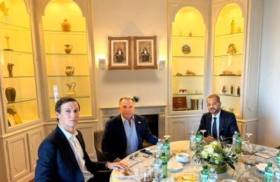 Τζόναθαν Πάουελ, Τζέρεντ Κούσνερ και Στιβ Γουίτκοφ στις συνομιλίες για τα πυρηνικά του Ιράν.