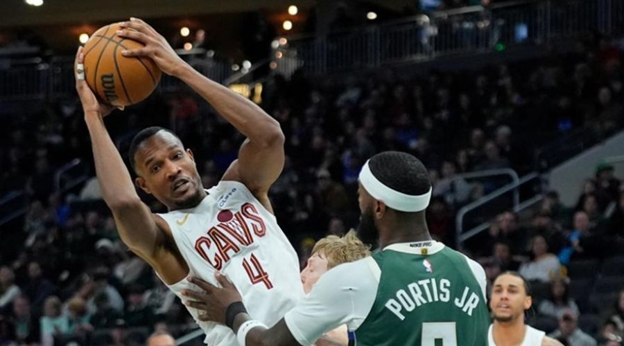 Μόμπλεϊ και Χάρντεν «καθάρισαν» τους Μπακς χωρίς Αντετοκούνμπο