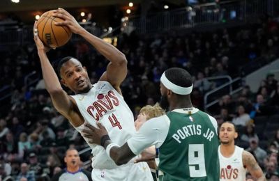 Μόμπλεϊ και Χάρντεν «καθάρισαν» τους Μπακς χωρίς Αντετοκούνμπο