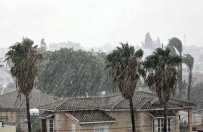 Σχεδόν βέβαιο είναι ότι  αύριο θα εκδοθεί κίτρινη προειδοποίηση για ισχυρές καταιγίδες, με διάρκεια περίπου από το μεσημέρι μέχρι αργά το απόγευμα.