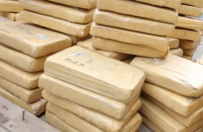 Επιστήμονες μεταφέρονται στο Ηνωμένο Βασίλειο για να φτιάξουν κοκαΐνη που δεν ανιχενεύεται στους τελωνειακούς ελέγχους.