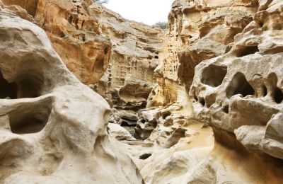 Το «αβύθιστο αεροπλανοφόρο» του Ιράν που μπορεί να κρίνει τον πόλεμο