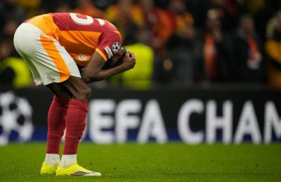 Έπαιξε με σπασμένο χέρι κόντρα στη Λίβερπουλ ο Όσιμεν