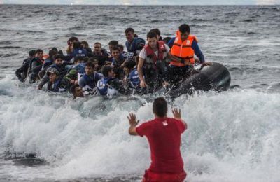 Μόνο από τις 15 ως τις 25 Ιανουαρίου ο ΔΟΜ κατέγραψε στην κεντρική Μεσόγειο, την πιο θανατηφόρα μεταναστευτική οδό παγκοσμίως, 104 θύματα σε τρία ναυάγια μεταξύ της Λιβύης και της Τυνησίας.