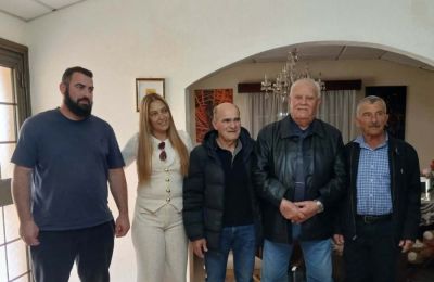 Οι κοινοτάρχες των πέντε Πραστειών: Πανίκος Πολυκάρπου (Αυδήμου), Αριάδνη Καραγιάννη (Κελοκεδάρων), Άδωνης Χατζηπαπαχριστοφόρου (Κελλακίου), Αντωνάκης Τσιάκκιρος (Αμμοχώστου), Ντίνος Έλληνας (Μόρφου)