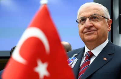 «Θα ήθελα να δηλώσω ότι δεν λαμβάνουμε υπόψη τις προκλητικές δηλώσεις των Ελλήνων ομολόγων μας, οι οποίες ουσιαστικά δεν έχουν καμία βάση», τονίζει.