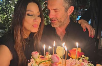 Η φανταστική τούρτα και η ξεχωριστή βραδιά με αγαπημένα της πρόσωπα