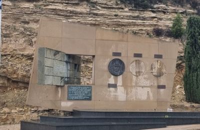 Βέβηλοι έκλεψαν προτομές ηρώων του 1974 (ΦΩΤΟ)