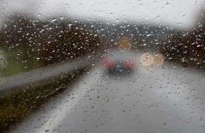 Έντονες βροχές στον αυτοκινητόδρομο